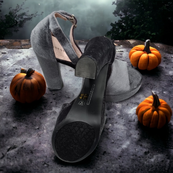 Chinese Laundry Velvet Platform Heels - Picture 5 of 7